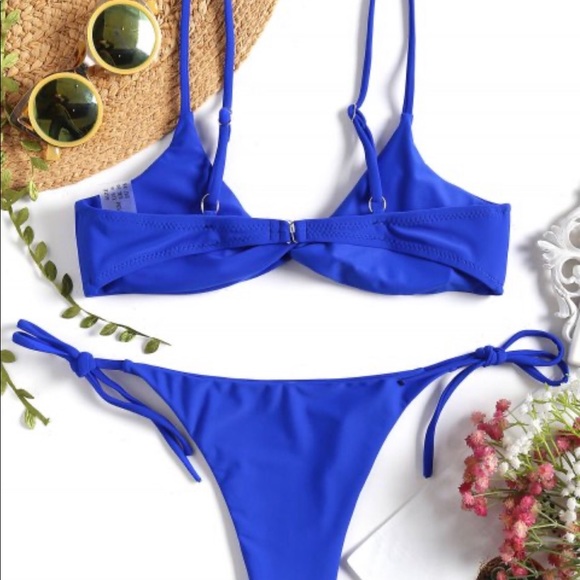 Bikini - Picture 2 of 4